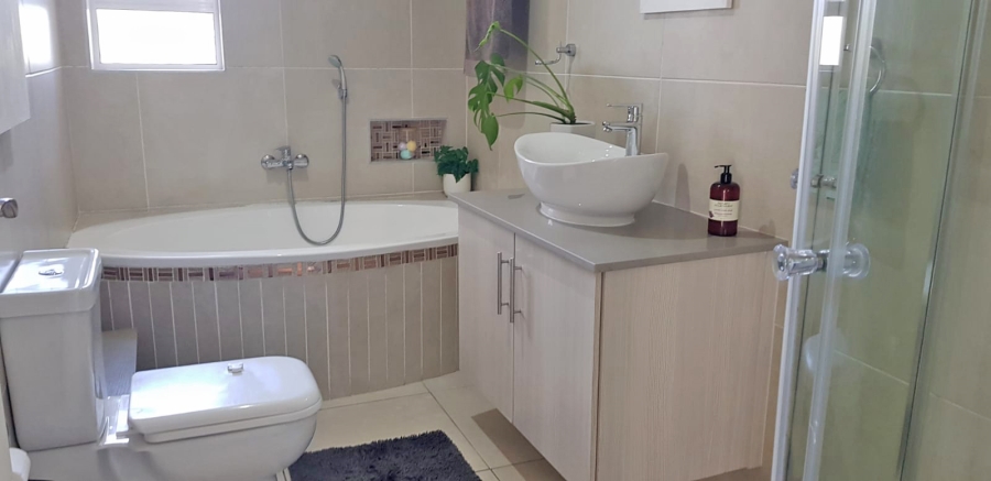 5 Bedroom Property for Sale in Laguna Sands Western Cape